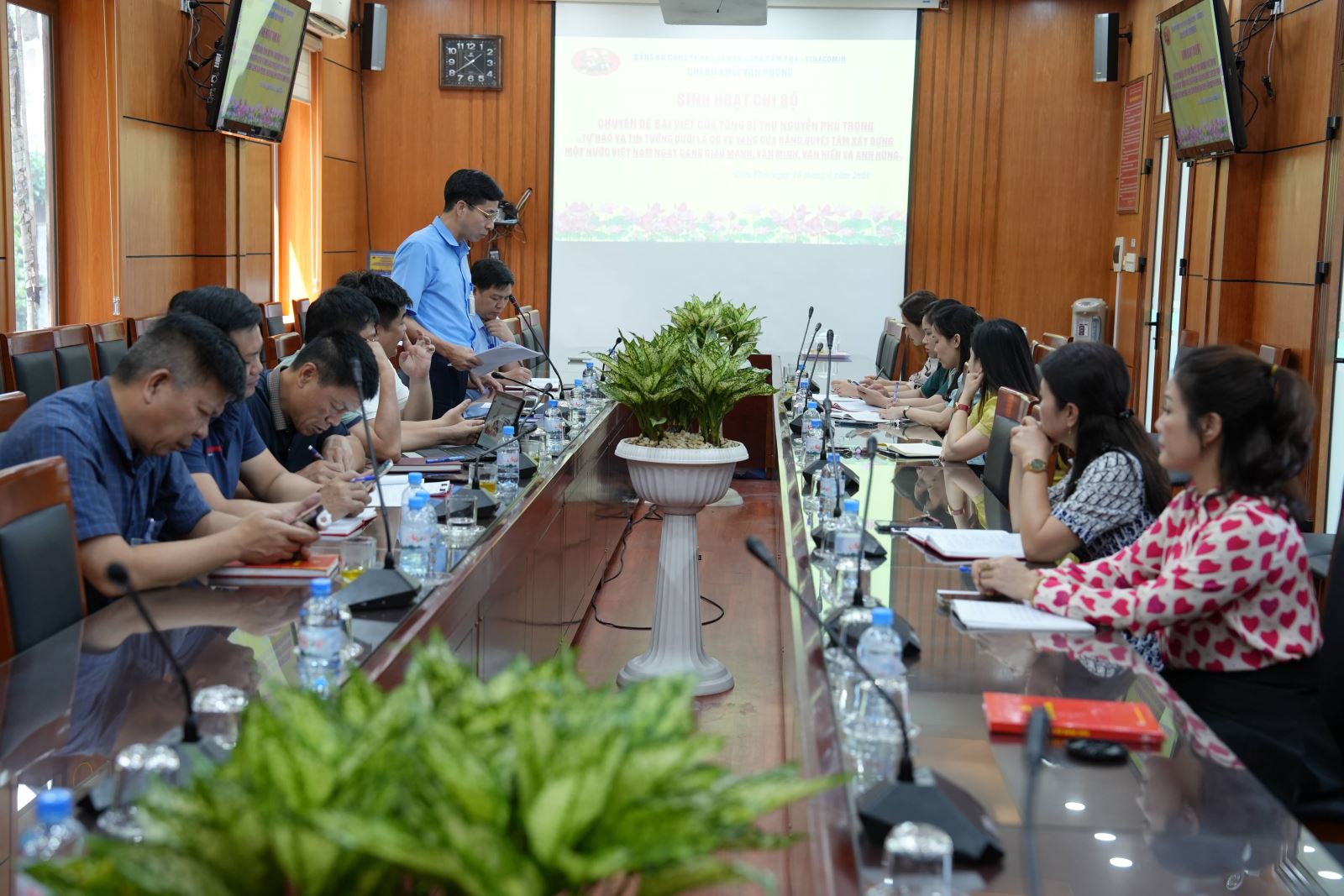 Chi bộ Khối Văn phòng triển khai đợt sinh hoạt chính trị tư tưởng về nội dung bài viết của Tổng Bí Thư Nguyễn Phú Trọng và triển khai thực hiện mô hình 